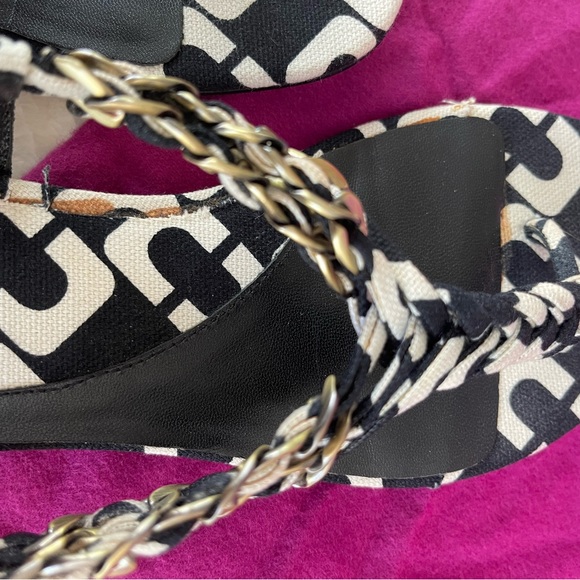 Diane Von Furstenberg black&white sandals, Size 6 - Picture 11 of 11
